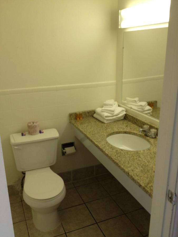 Weber Inn Kitchener Quarto foto